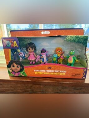 Nickelodeon Dora Pink Dress Doll with Colorful Animal Friends Set